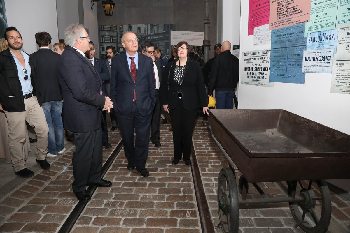 The Foreign Minister visited the recreated Leszno Street of the Warsaw ghetto